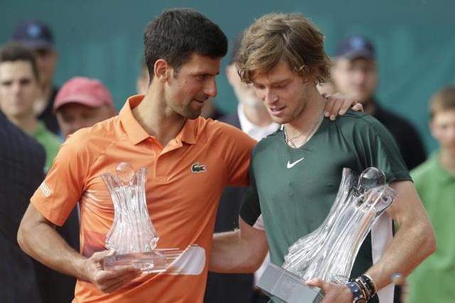 队在紧张的 队在紧张的